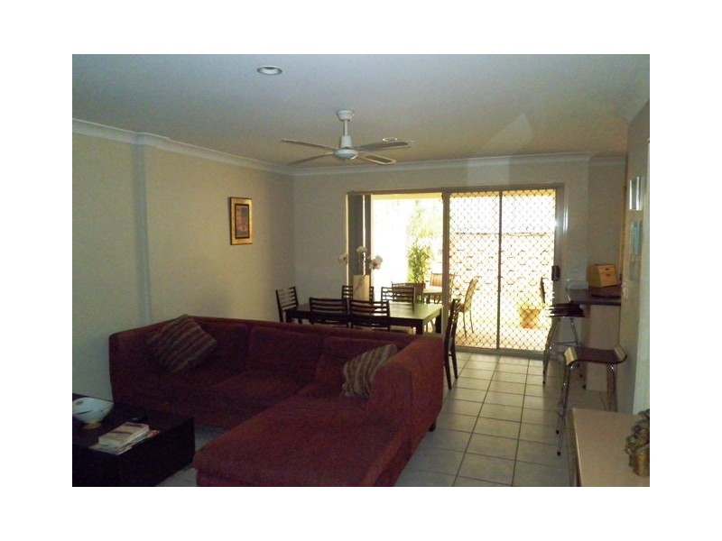 16/74 Universal Street, Pacific Pines QLD 4211