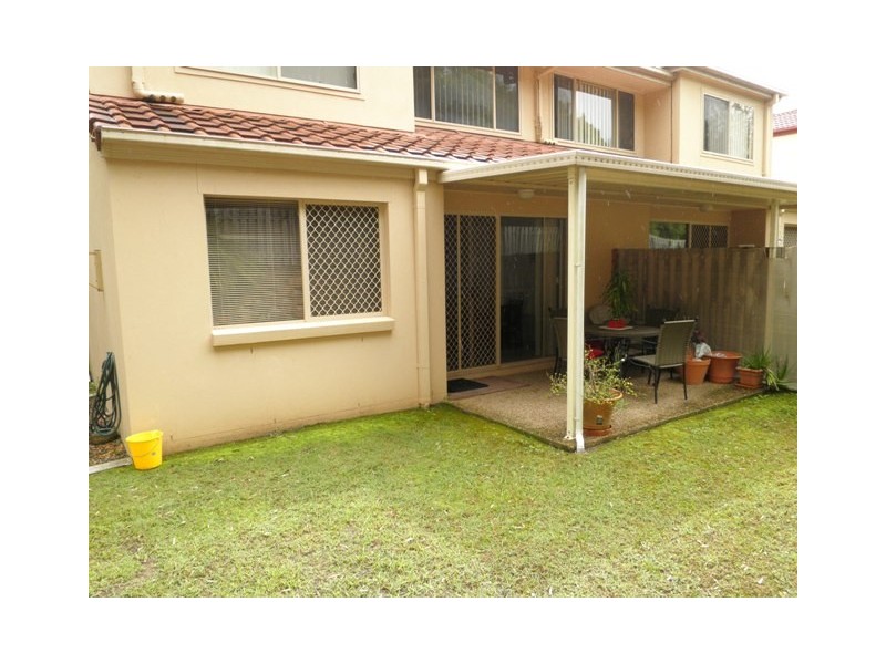 16/74 Universal Street, Pacific Pines QLD 4211