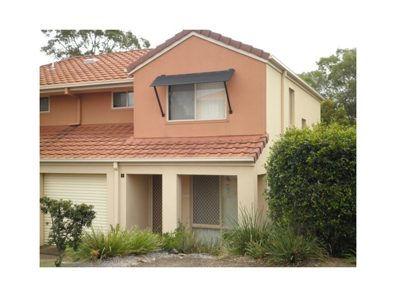 8/74 Universal Street, Pacific Pines QLD 4211