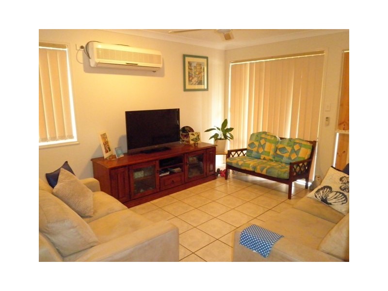 8/74 Universal Street, Pacific Pines QLD 4211