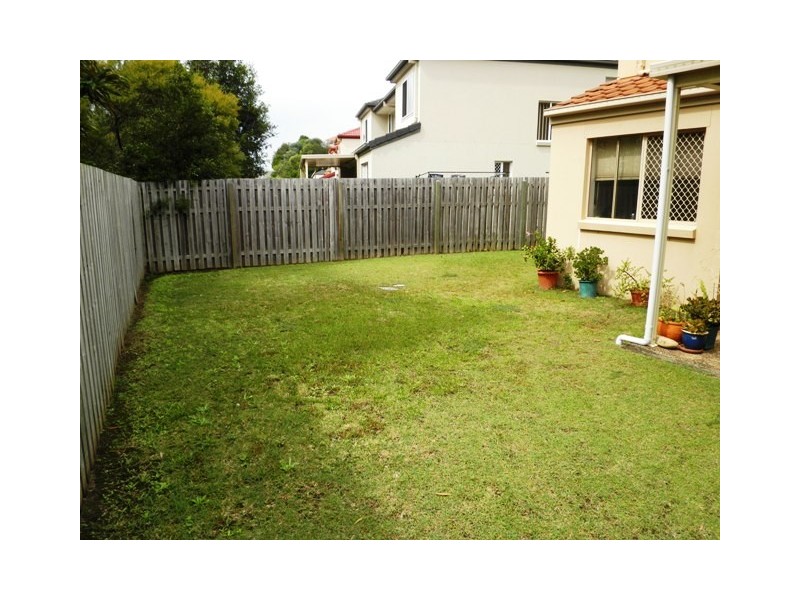 8/74 Universal Street, Pacific Pines QLD 4211