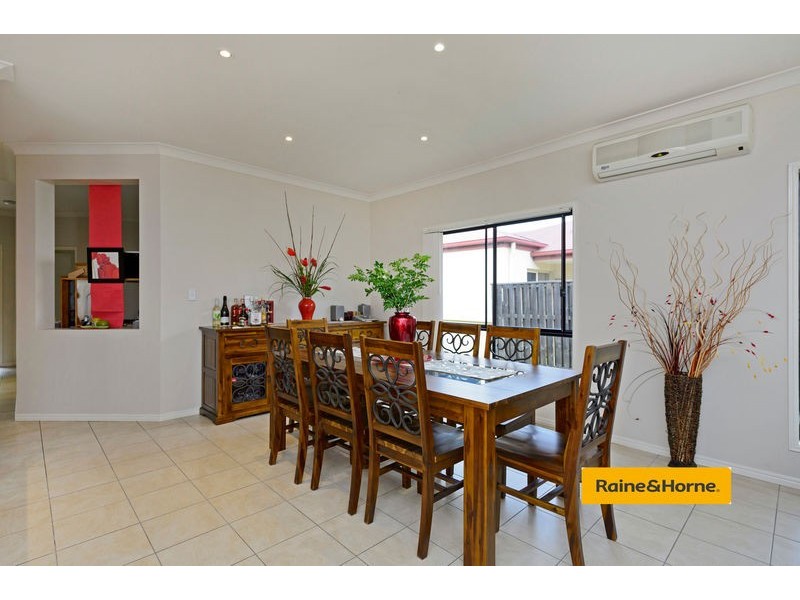 4 Bonner Court, Pacific Pines QLD 4211