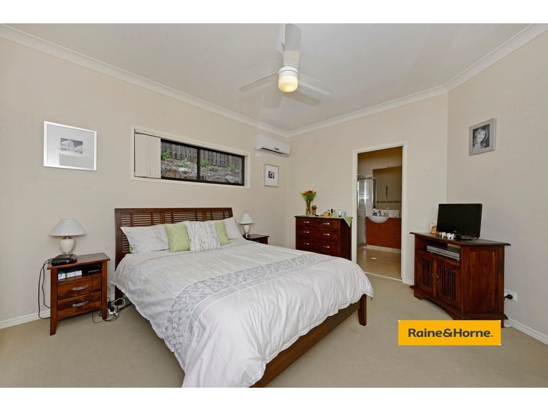 4 Bonner Court, Pacific Pines QLD 4211