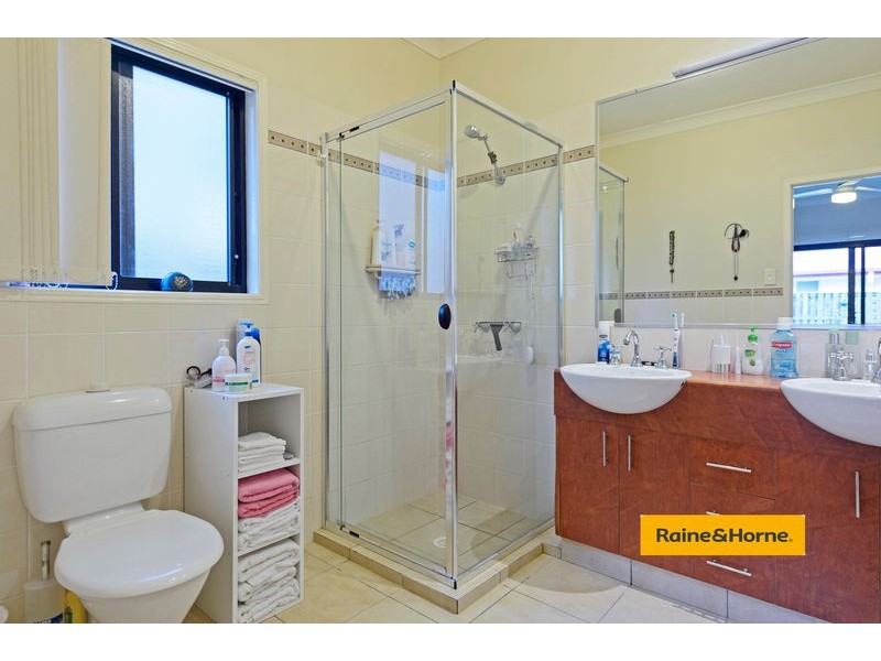 4 Bonner Court, Pacific Pines QLD 4211