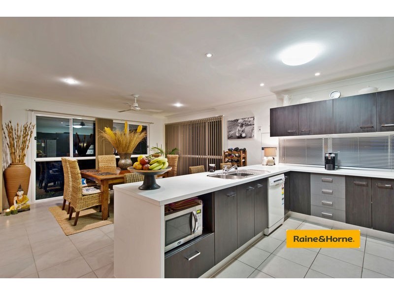 62 Cobb and Co Drive, Oxenford QLD 4210