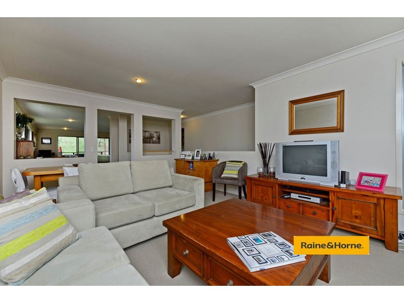9 Lambert Drive, Maudsland QLD 4210