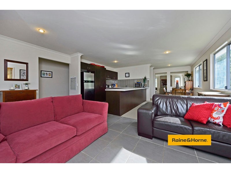 9 Lambert Drive, Maudsland QLD 4210