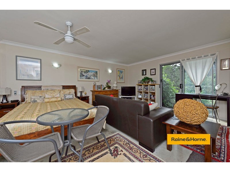 9 Lambert Drive, Maudsland QLD 4210
