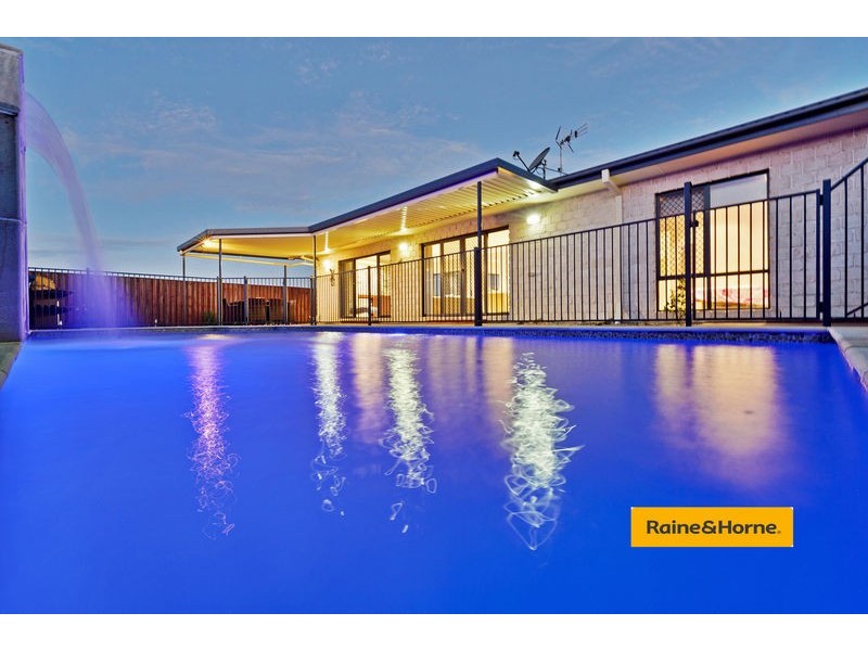 4 Coonowrin Street, Pacific Pines QLD 4211