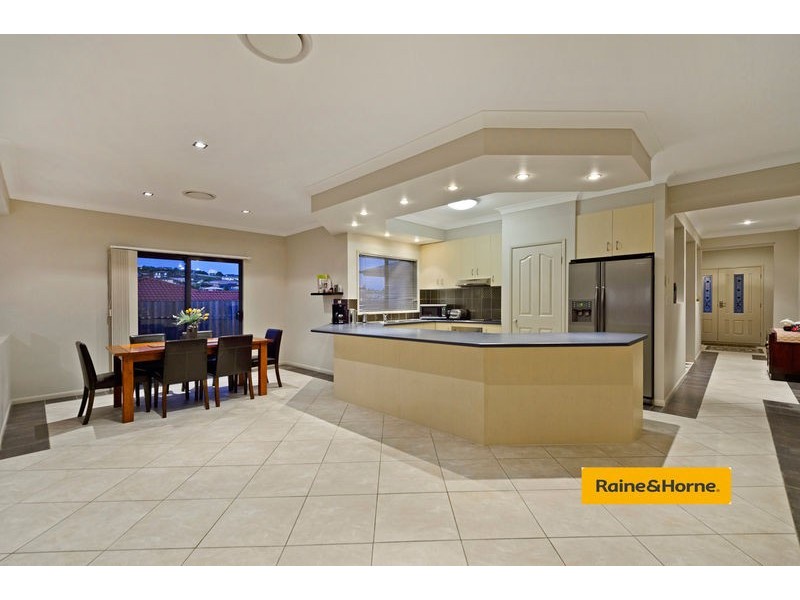 4 Coonowrin Street, Pacific Pines QLD 4211