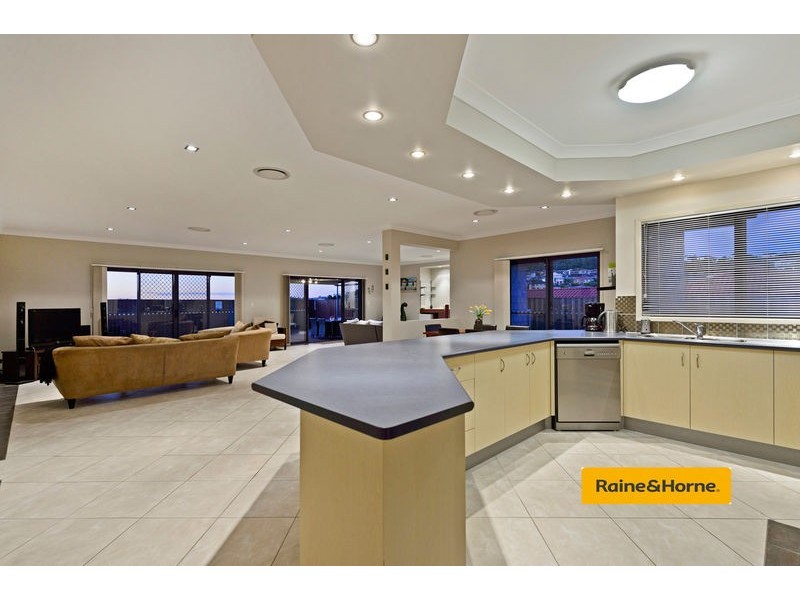 4 Coonowrin Street, Pacific Pines QLD 4211