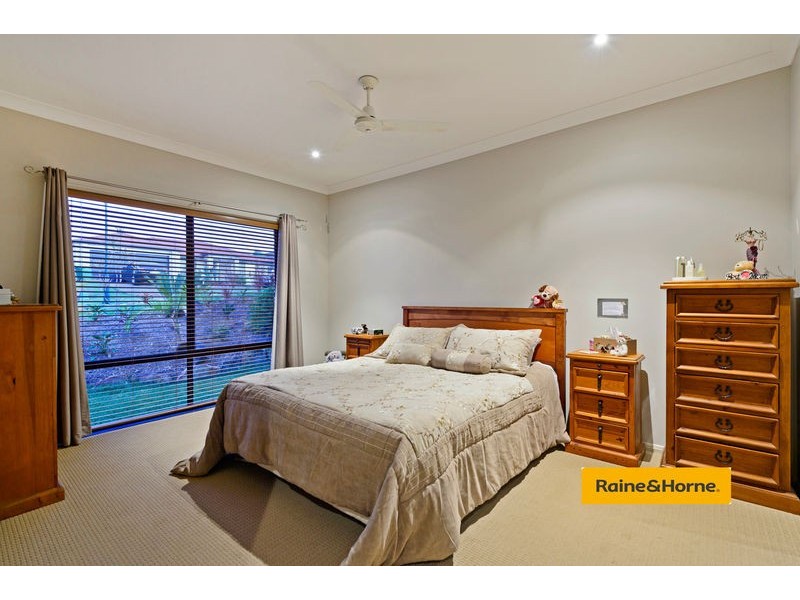 4 Coonowrin Street, Pacific Pines QLD 4211