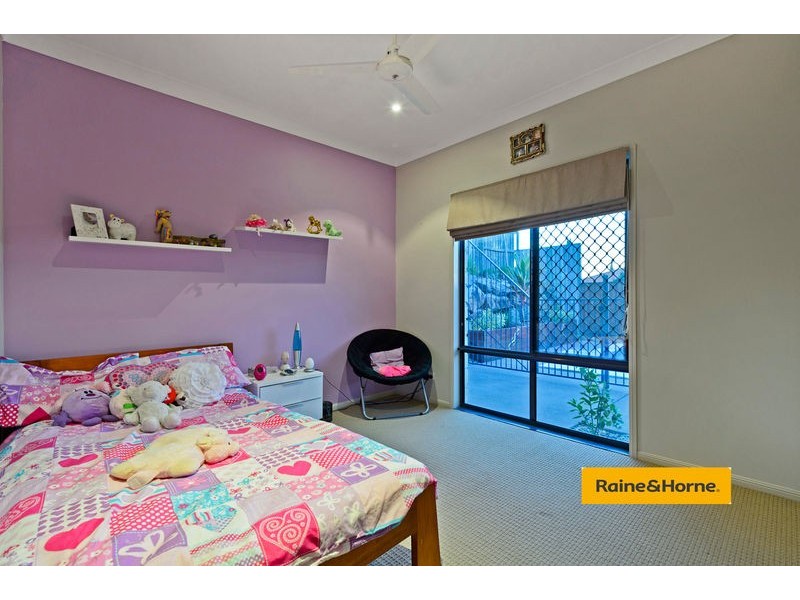4 Coonowrin Street, Pacific Pines QLD 4211