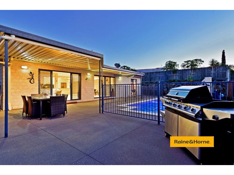 4 Coonowrin Street, Pacific Pines QLD 4211