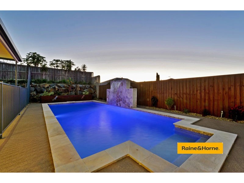 4 Coonowrin Street, Pacific Pines QLD 4211