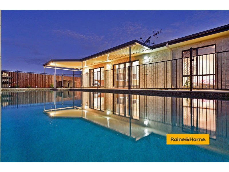 4 Coonowrin Street, Pacific Pines QLD 4211