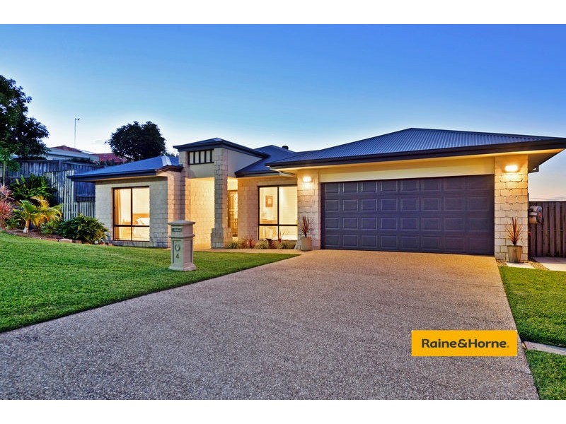 4 Coonowrin Street, Pacific Pines QLD 4211