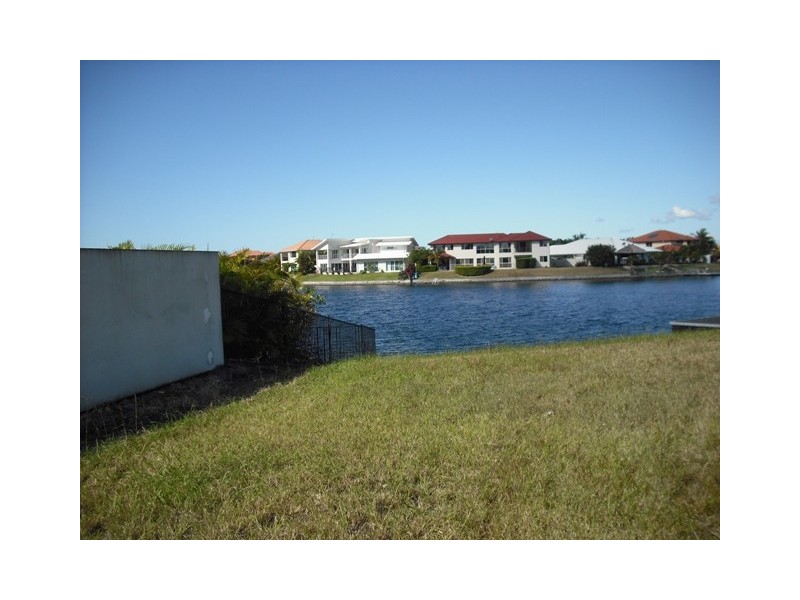2 Pipers Pt, Helensvale QLD 4212