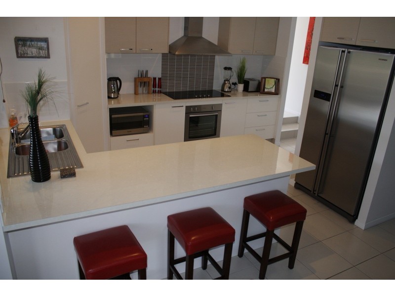 16 Chesterton Street, Pacific Pines QLD 4211