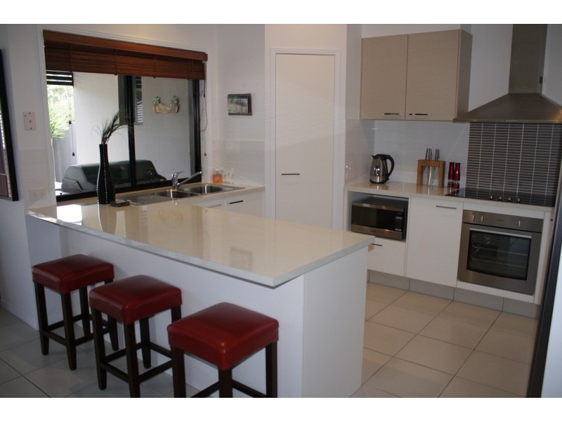 16 Chesterton Street, Pacific Pines QLD 4211