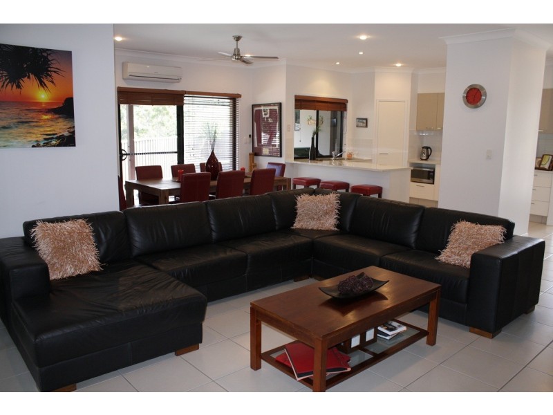 16 Chesterton Street, Pacific Pines QLD 4211