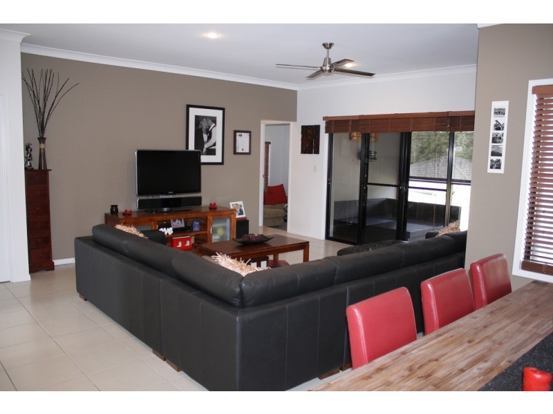 16 Chesterton Street, Pacific Pines QLD 4211