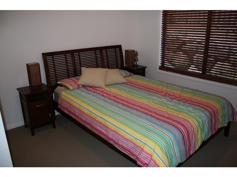 16 Chesterton Street, Pacific Pines QLD 4211