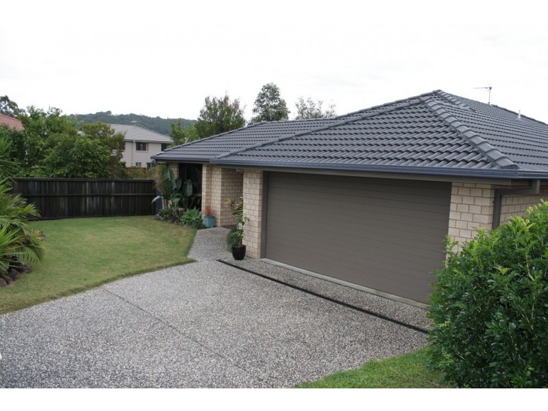 33 Beaumont Crescent, Pacific Pines QLD 4211