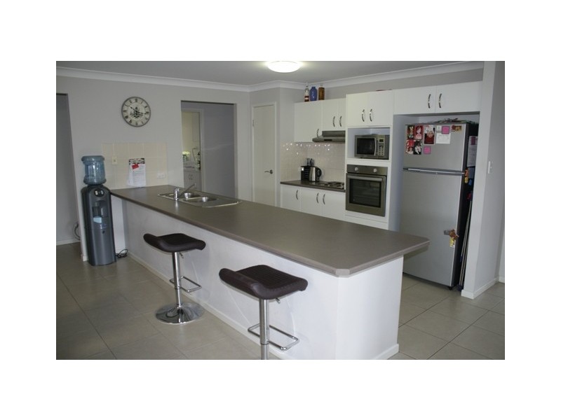 33 Beaumont Crescent, Pacific Pines QLD 4211