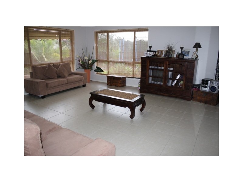 33 Beaumont Crescent, Pacific Pines QLD 4211