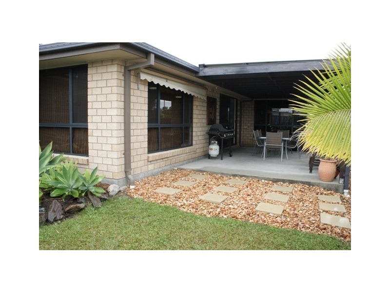 33 Beaumont Crescent, Pacific Pines QLD 4211