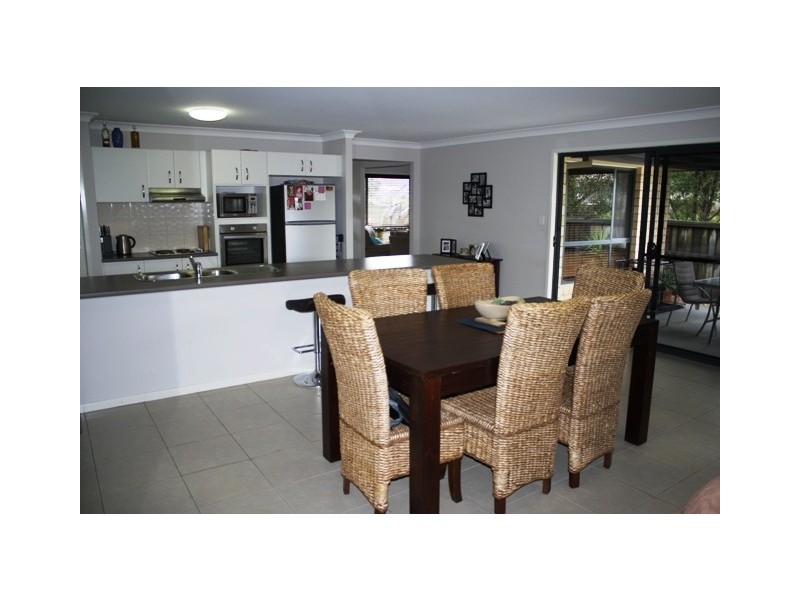 33 Beaumont Crescent, Pacific Pines QLD 4211