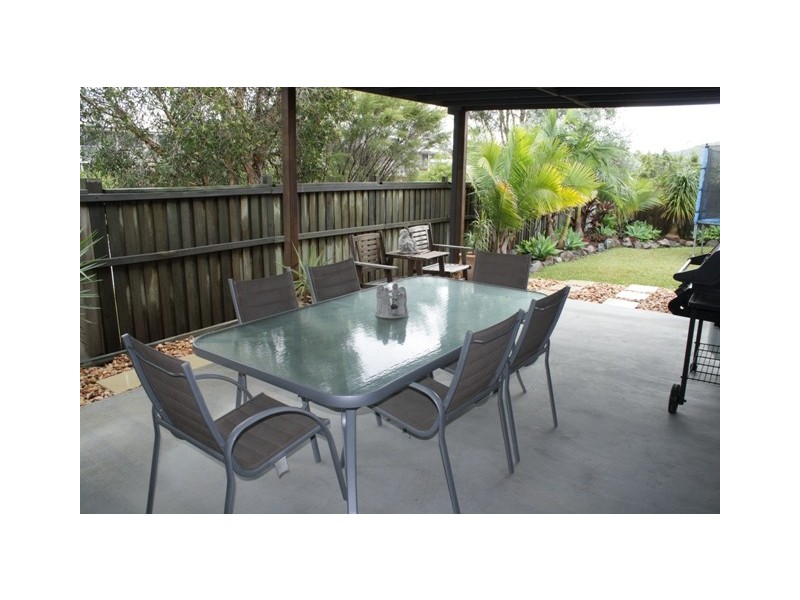 33 Beaumont Crescent, Pacific Pines QLD 4211