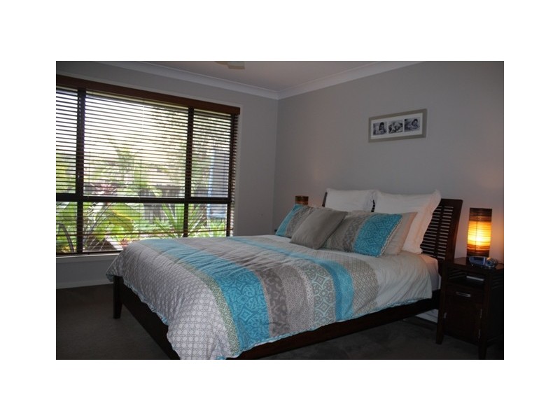 33 Beaumont Crescent, Pacific Pines QLD 4211