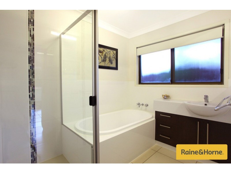 20 Ashford Road, Helensvale QLD 4212