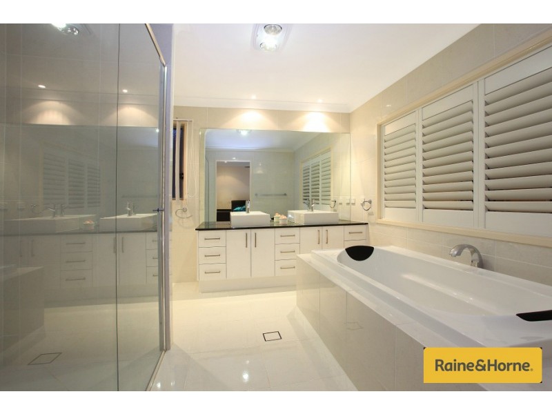 32A Harbourvue Court, Helensvale QLD 4212