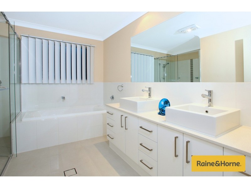 32A Harbourvue Court, Helensvale QLD 4212