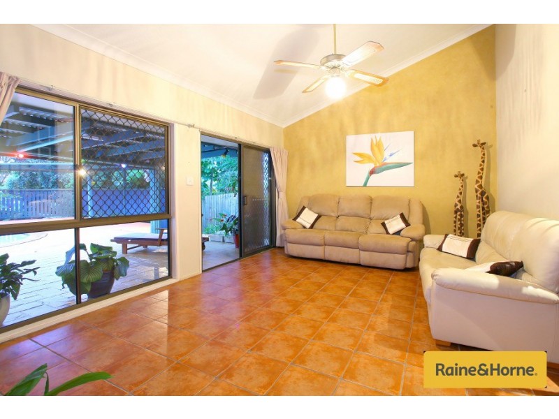 9 Berri Place, Helensvale QLD 4212