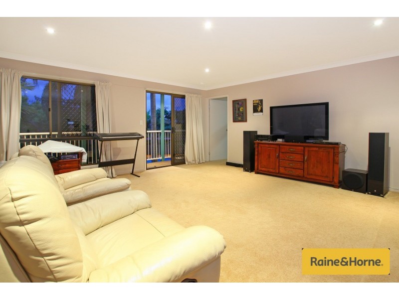 9 Berri Place, Helensvale QLD 4212