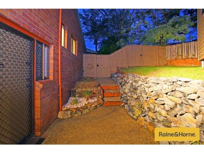 9 Berri Place, Helensvale QLD 4212