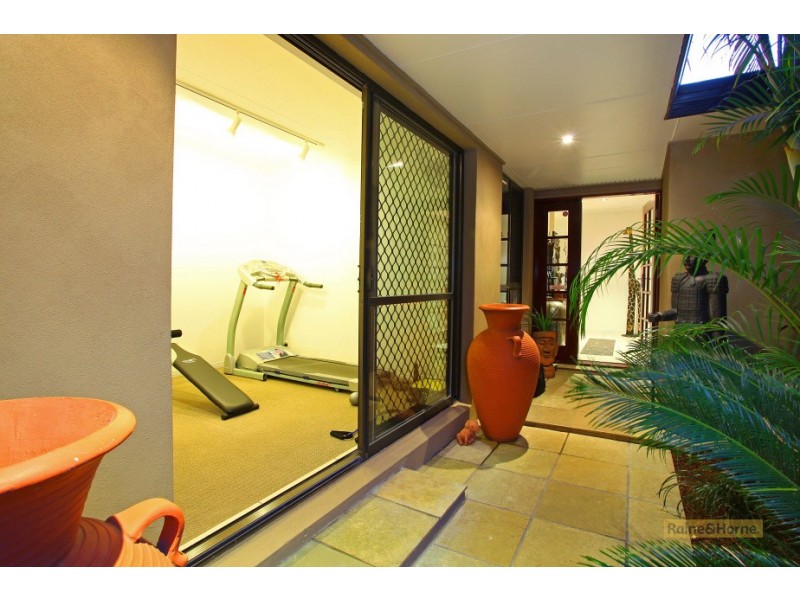 5 Sorell Place, Helensvale QLD 4212