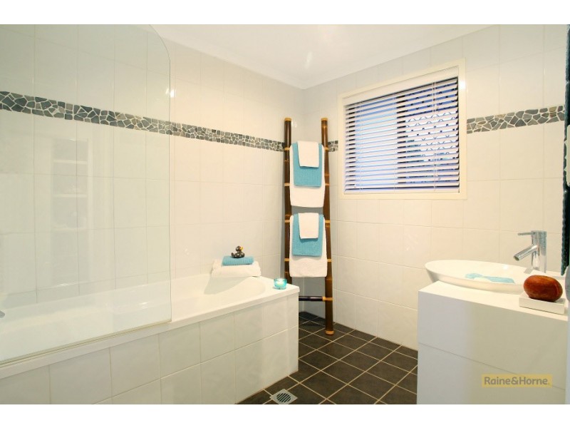 5 Sorell Place, Helensvale QLD 4212