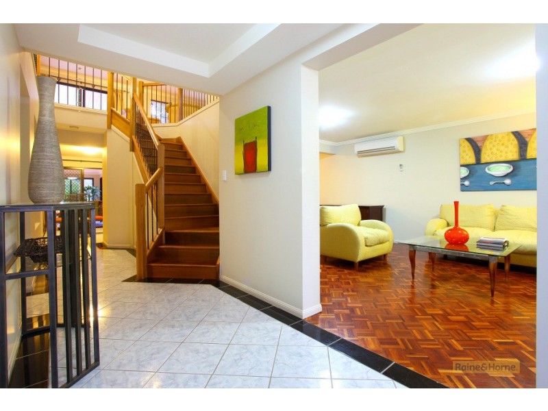 46 Gippsland Drive, Helensvale QLD 4212