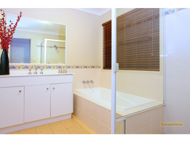 46 Gippsland Drive, Helensvale QLD 4212