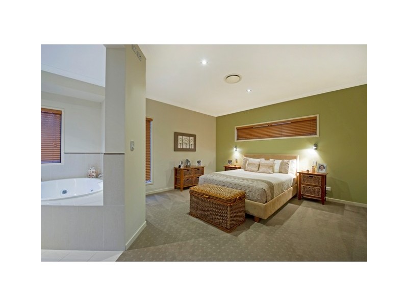 32 Pathfinder Road, Coomera Waters QLD 4209