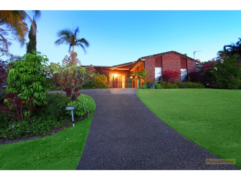 32 Adaminaby Dr, Helensvale QLD 4212