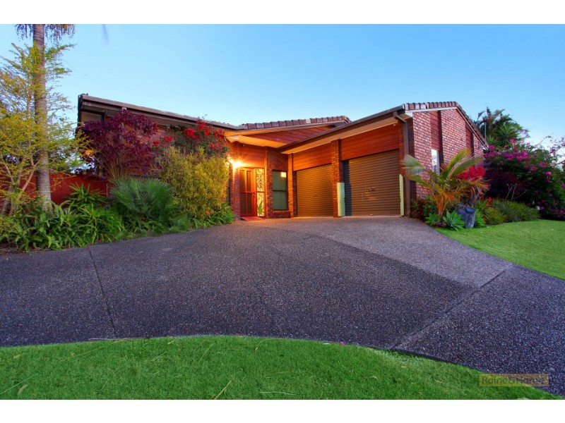 32 Adaminaby Dr, Helensvale QLD 4212