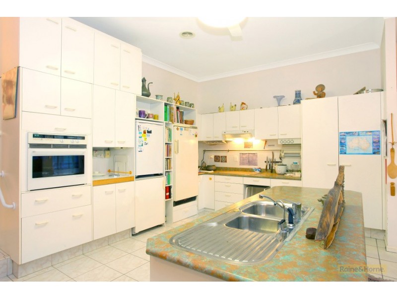 32 Adaminaby Dr, Helensvale QLD 4212