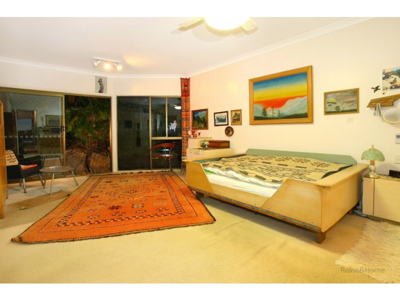 32 Adaminaby Dr, Helensvale QLD 4212
