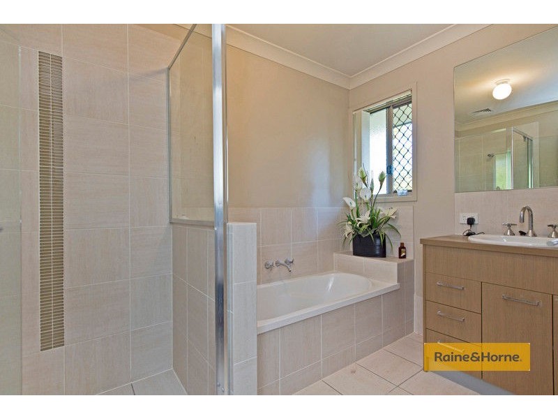 42 Silver Dawn Crescent, Oxenford QLD 4210